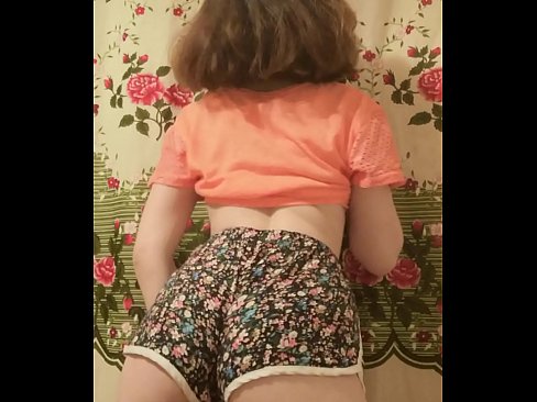 ❤️ Nwa ọhụrụ sexy na-eyipụ uwe mkpirisi ya na igwefoto ❤️ na porn% ig.pornosexphoto.ru%